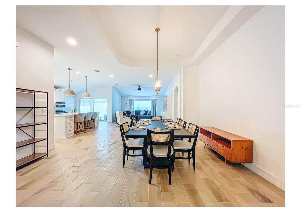 Под контрактом: $645,000 (4 спален, 3 ванн, 2040 Квадратных фут)