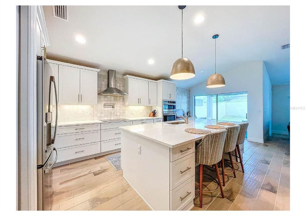 Под контрактом: $645,000 (4 спален, 3 ванн, 2040 Квадратных фут)