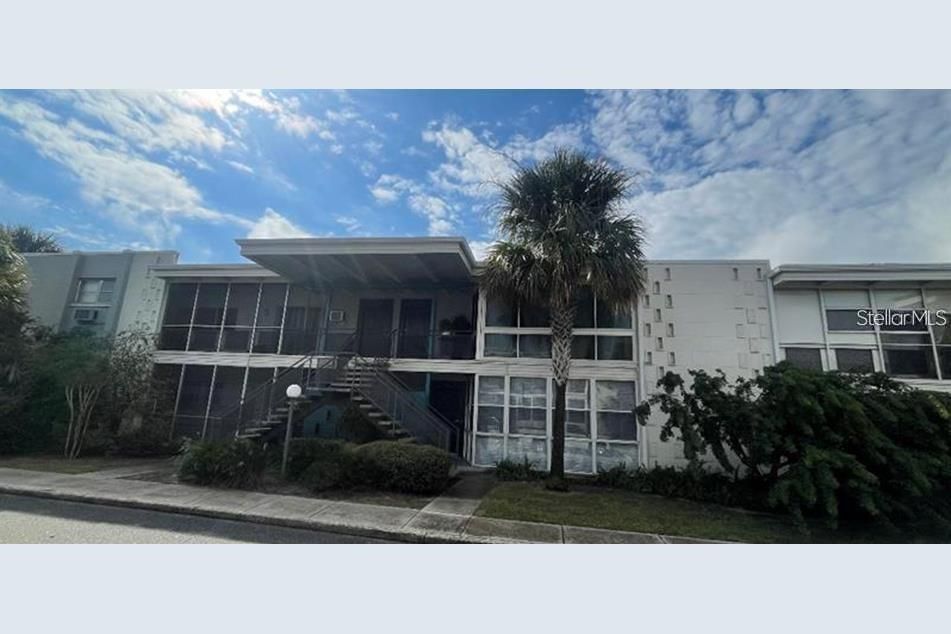 For Sale: $299,999 (2 beds, 1 baths, 710 Square Feet)