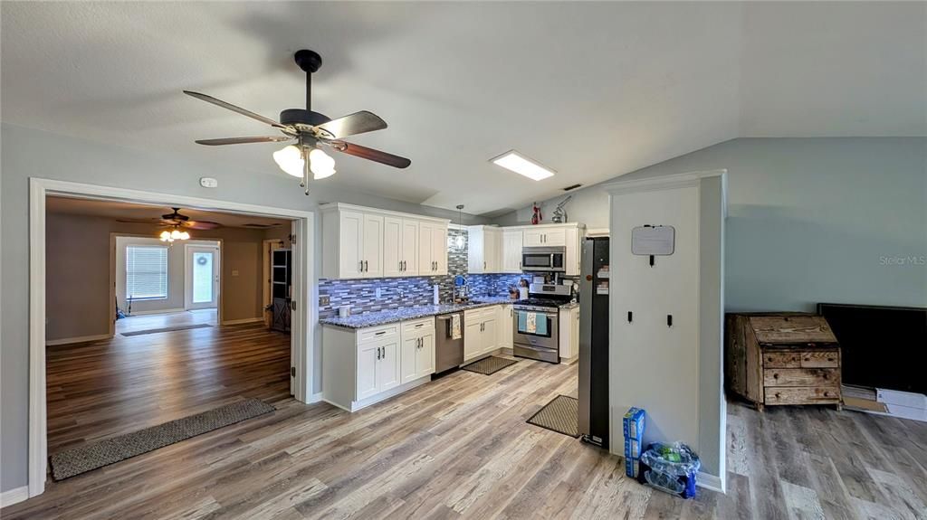 待售: $415,000 (5 贝兹, 3 浴室, 2724 平方英尺)