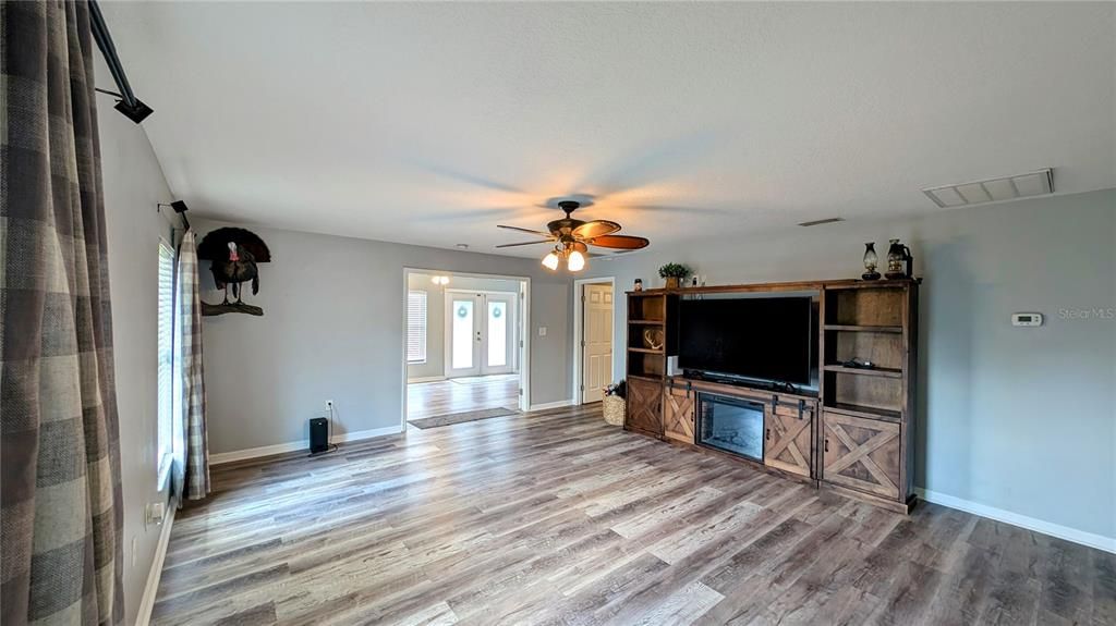 待售: $415,000 (5 贝兹, 3 浴室, 2724 平方英尺)