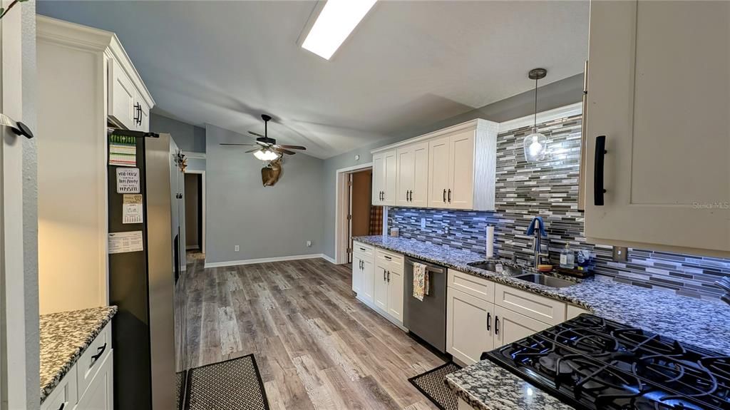 待售: $415,000 (5 贝兹, 3 浴室, 2724 平方英尺)