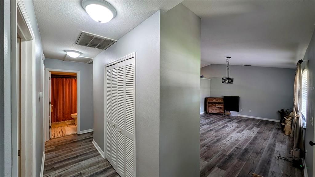 待售: $415,000 (5 贝兹, 3 浴室, 2724 平方英尺)