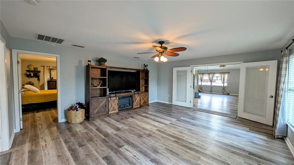 待售: $415,000 (5 贝兹, 3 浴室, 2724 平方英尺)