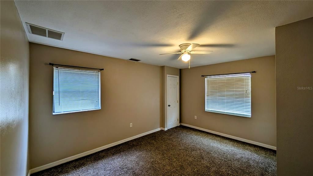 待售: $415,000 (5 贝兹, 3 浴室, 2724 平方英尺)