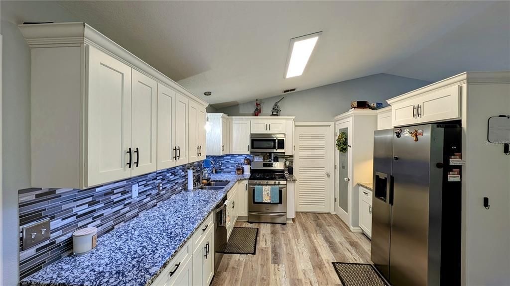 待售: $415,000 (5 贝兹, 3 浴室, 2724 平方英尺)