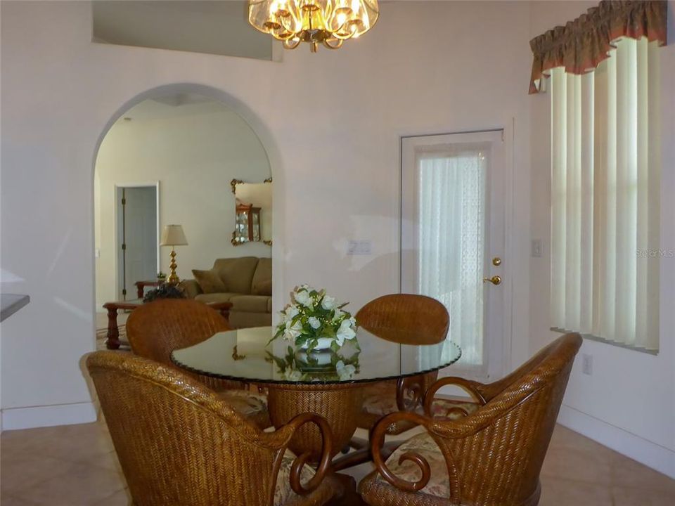 待售: $659,000 (4 贝兹, 3 浴室, 2495 平方英尺)