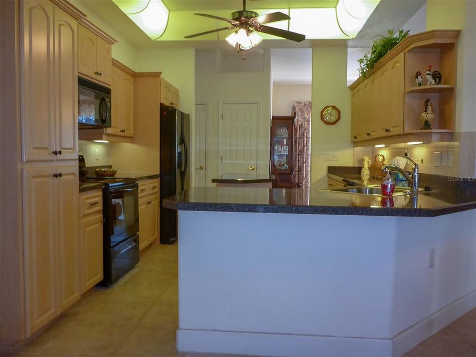 待售: $659,000 (4 贝兹, 3 浴室, 2495 平方英尺)