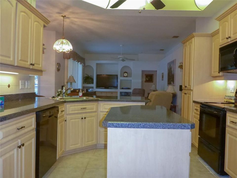 待售: $659,000 (4 贝兹, 3 浴室, 2495 平方英尺)