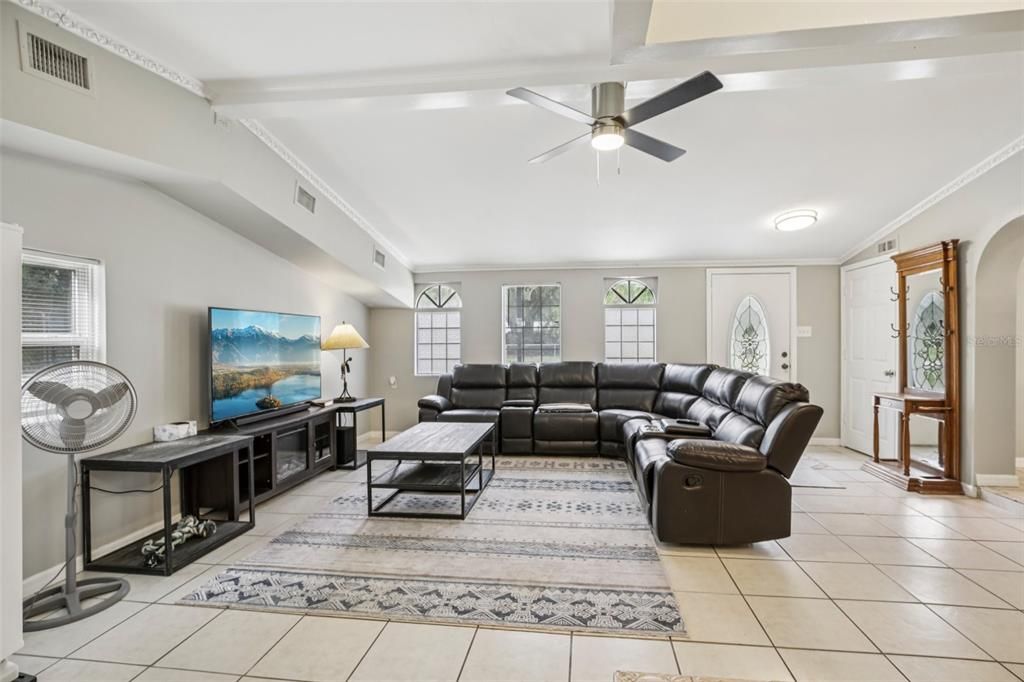 Active With Contract: $225,000 (3 beds, 2 baths, 1576 Square Feet)