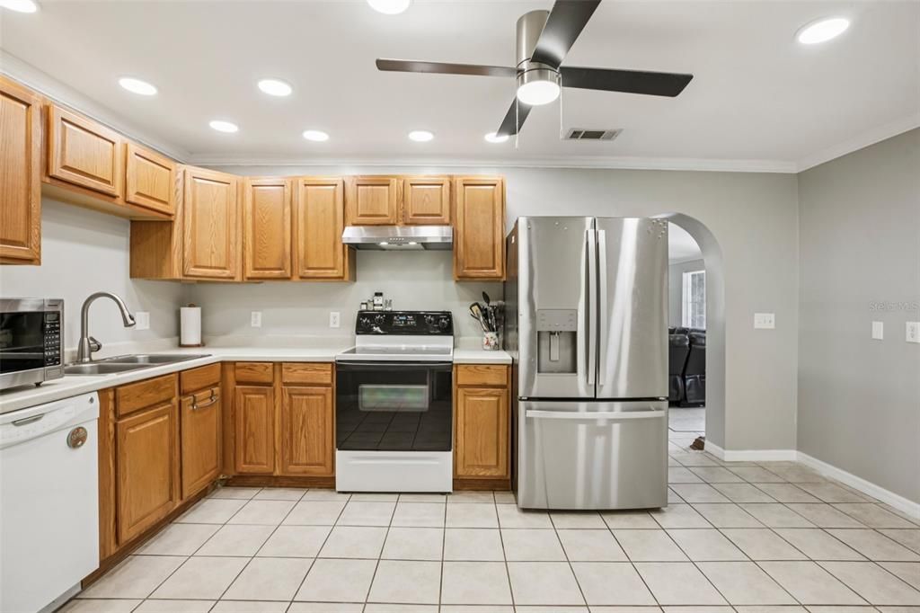 Active With Contract: $225,000 (3 beds, 2 baths, 1576 Square Feet)