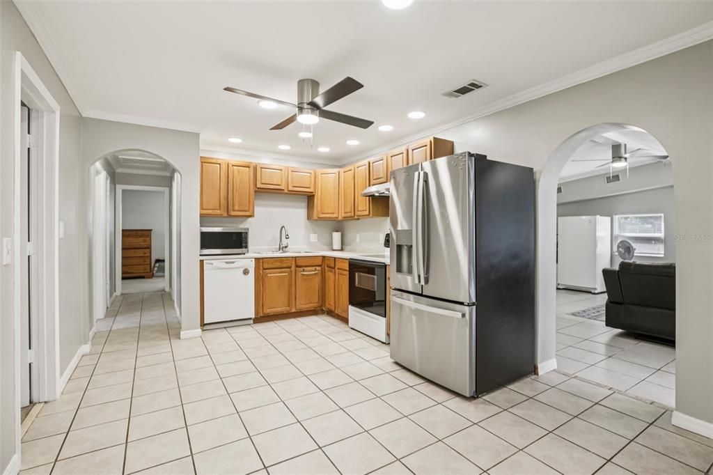 Active With Contract: $225,000 (3 beds, 2 baths, 1576 Square Feet)