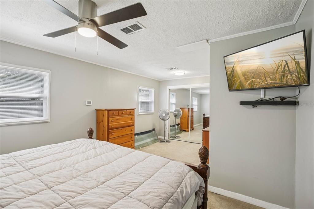 Active With Contract: $225,000 (3 beds, 2 baths, 1576 Square Feet)