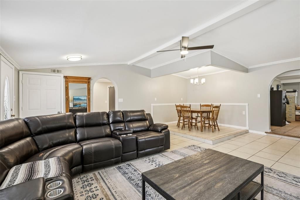 Active With Contract: $225,000 (3 beds, 2 baths, 1576 Square Feet)