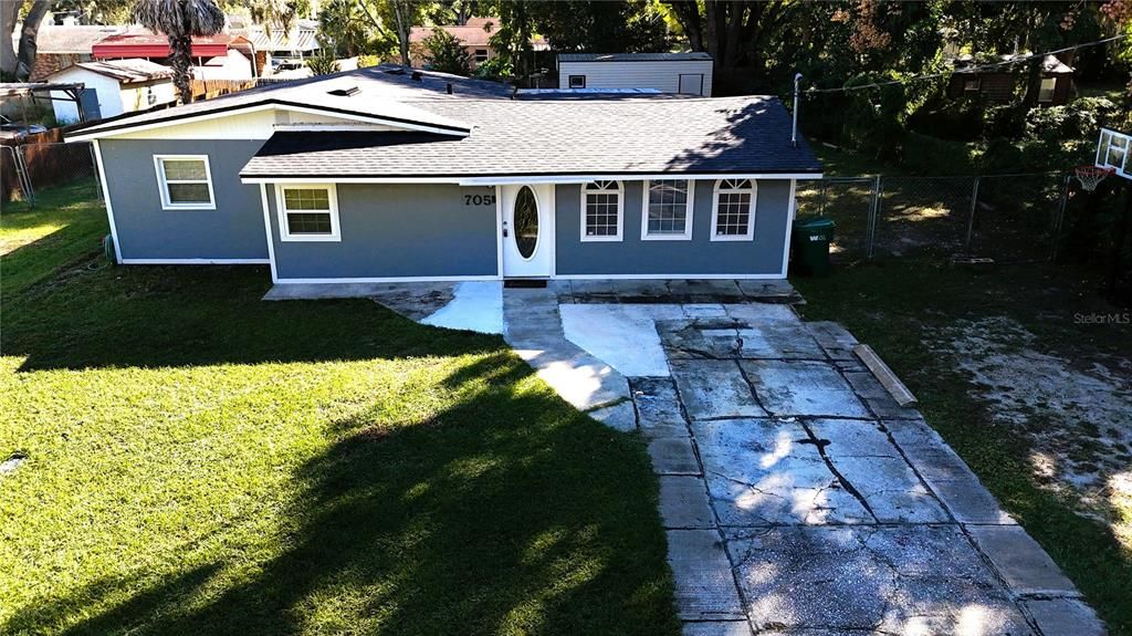 Active With Contract: $225,000 (3 beds, 2 baths, 1576 Square Feet)