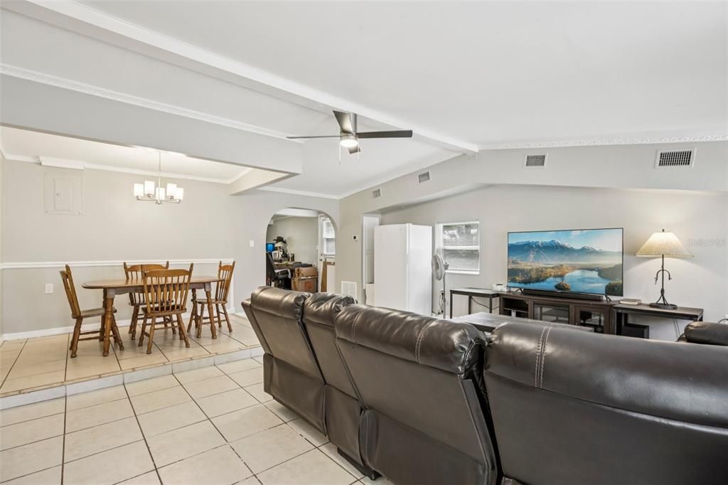 Active With Contract: $225,000 (3 beds, 2 baths, 1576 Square Feet)