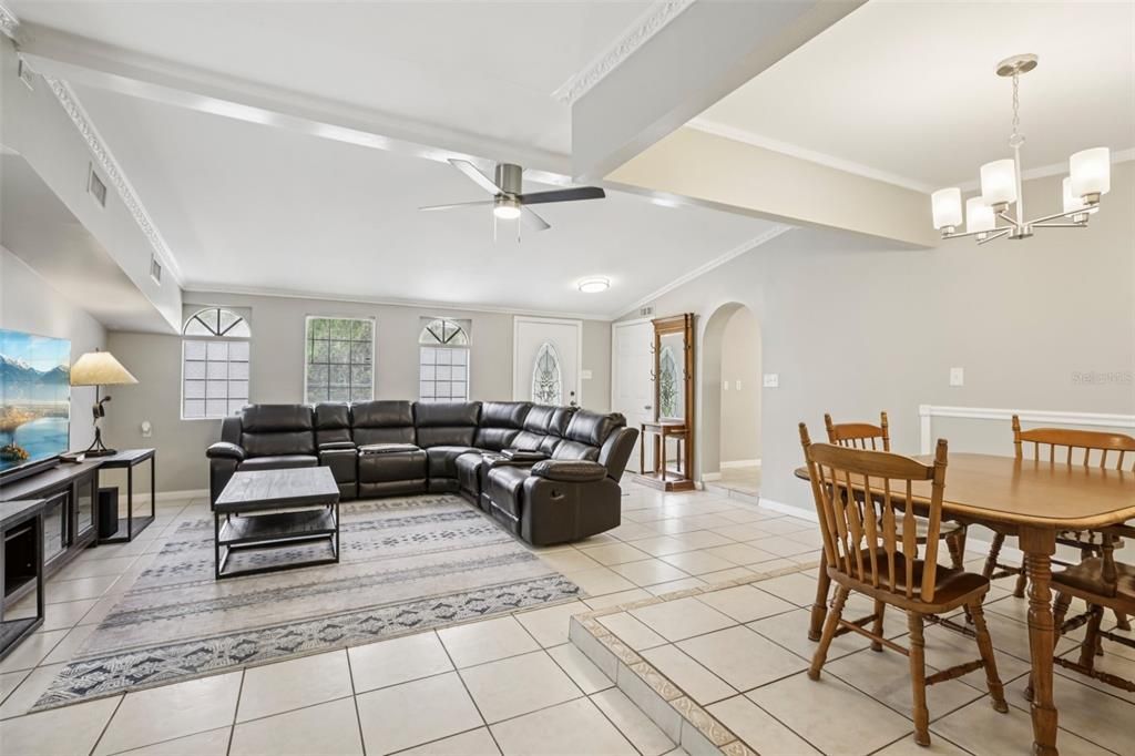 Active With Contract: $225,000 (3 beds, 2 baths, 1576 Square Feet)