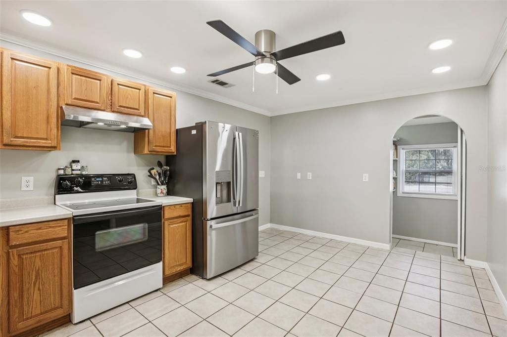 Active With Contract: $225,000 (3 beds, 2 baths, 1576 Square Feet)