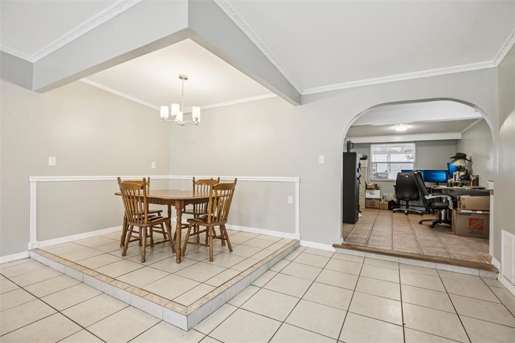 Active With Contract: $225,000 (3 beds, 2 baths, 1576 Square Feet)