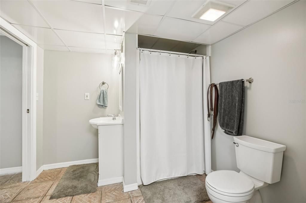 Active With Contract: $225,000 (3 beds, 2 baths, 1576 Square Feet)