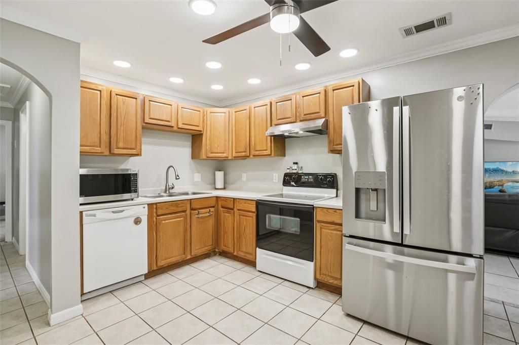 Active With Contract: $225,000 (3 beds, 2 baths, 1576 Square Feet)