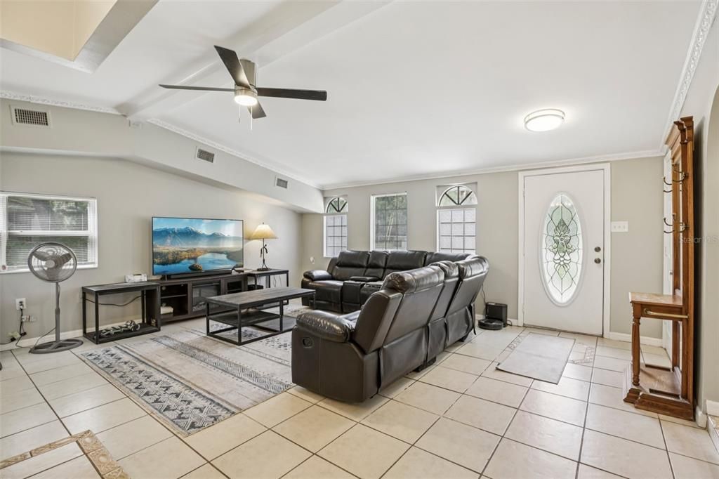 Active With Contract: $225,000 (3 beds, 2 baths, 1576 Square Feet)