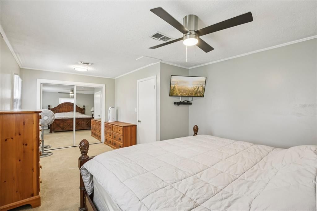 Active With Contract: $225,000 (3 beds, 2 baths, 1576 Square Feet)