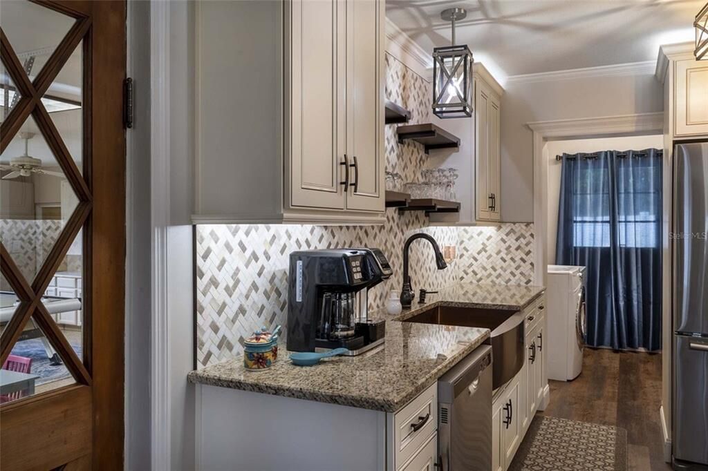 For Sale: $1,900,000 (11 beds, 0 baths, 5499 Square Feet)