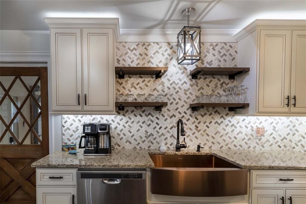 For Sale: $1,900,000 (11 beds, 0 baths, 5499 Square Feet)