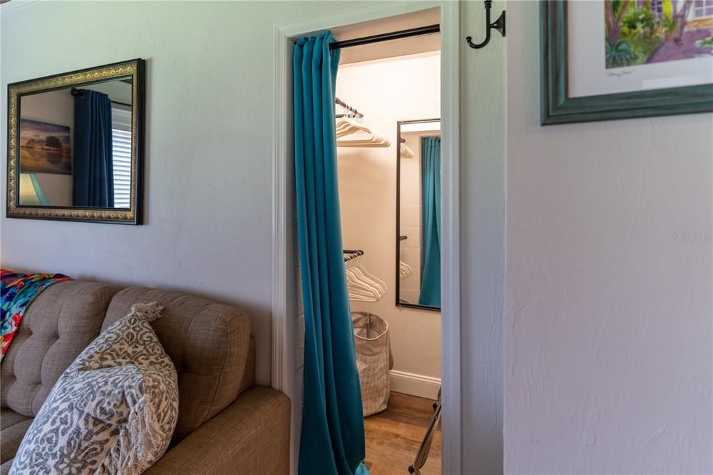 For Sale: $1,900,000 (11 beds, 0 baths, 5499 Square Feet)