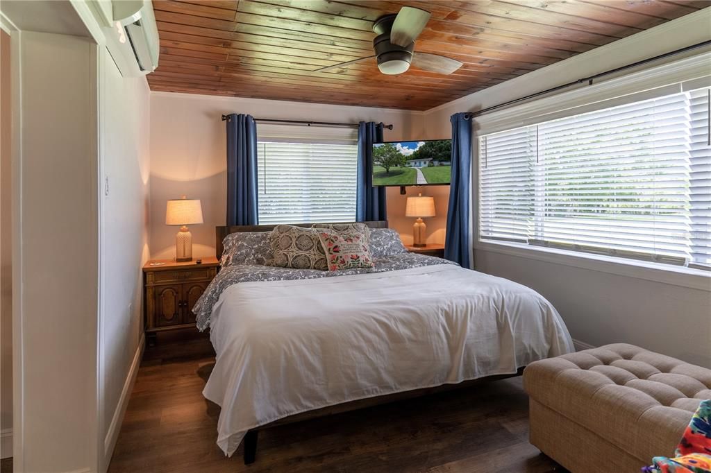 For Sale: $1,900,000 (11 beds, 0 baths, 5499 Square Feet)