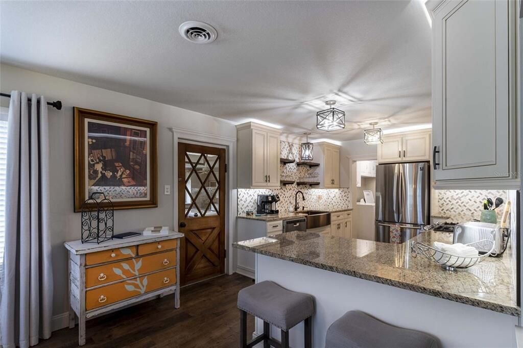 For Sale: $1,900,000 (11 beds, 0 baths, 5499 Square Feet)