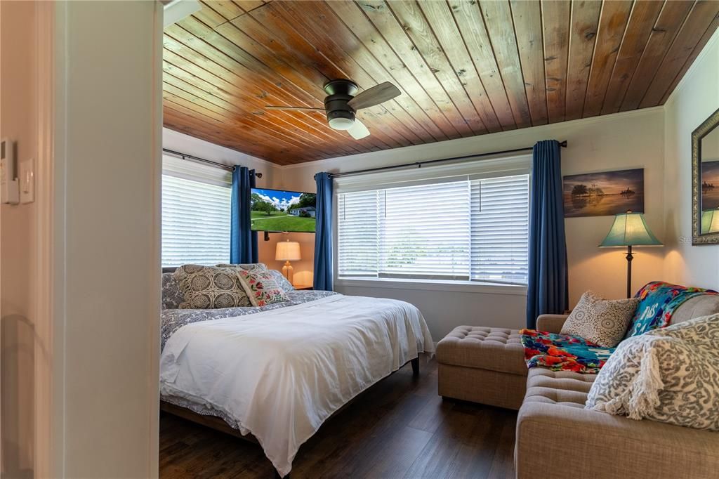 For Sale: $1,900,000 (11 beds, 0 baths, 5499 Square Feet)