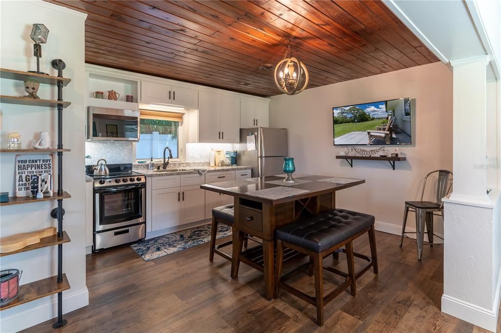 For Sale: $1,900,000 (11 beds, 0 baths, 5499 Square Feet)