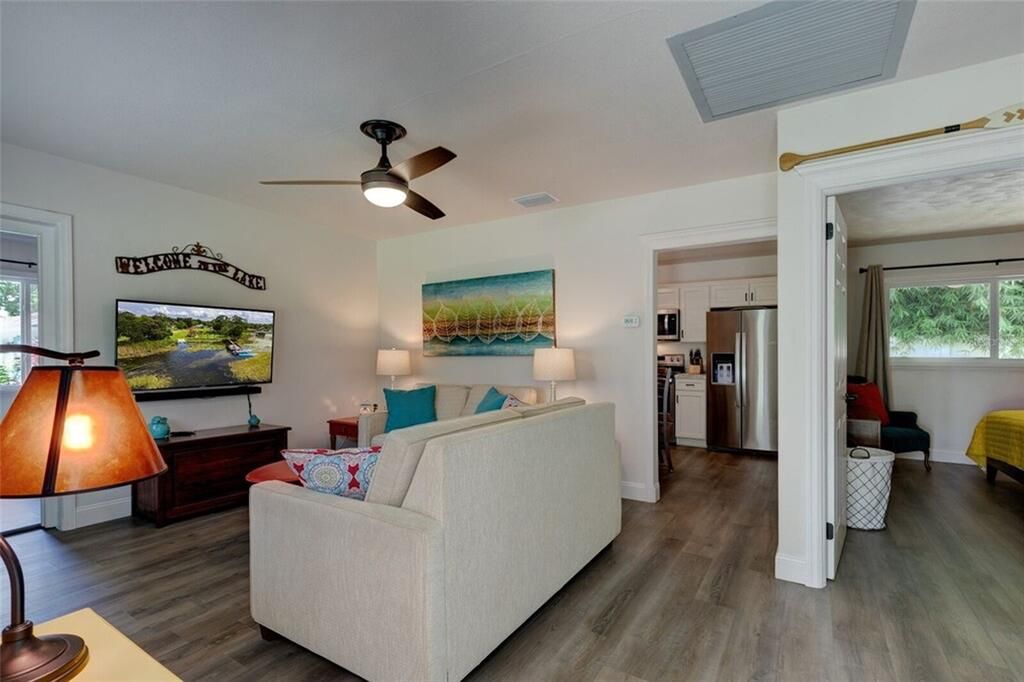 For Sale: $1,900,000 (11 beds, 0 baths, 5499 Square Feet)