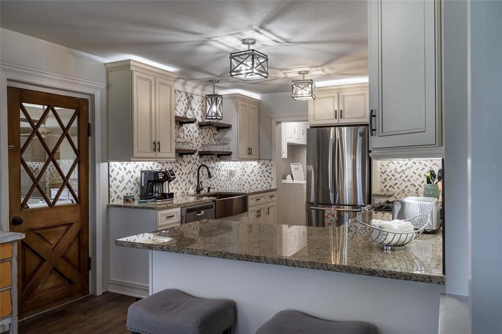 For Sale: $1,900,000 (11 beds, 0 baths, 5499 Square Feet)