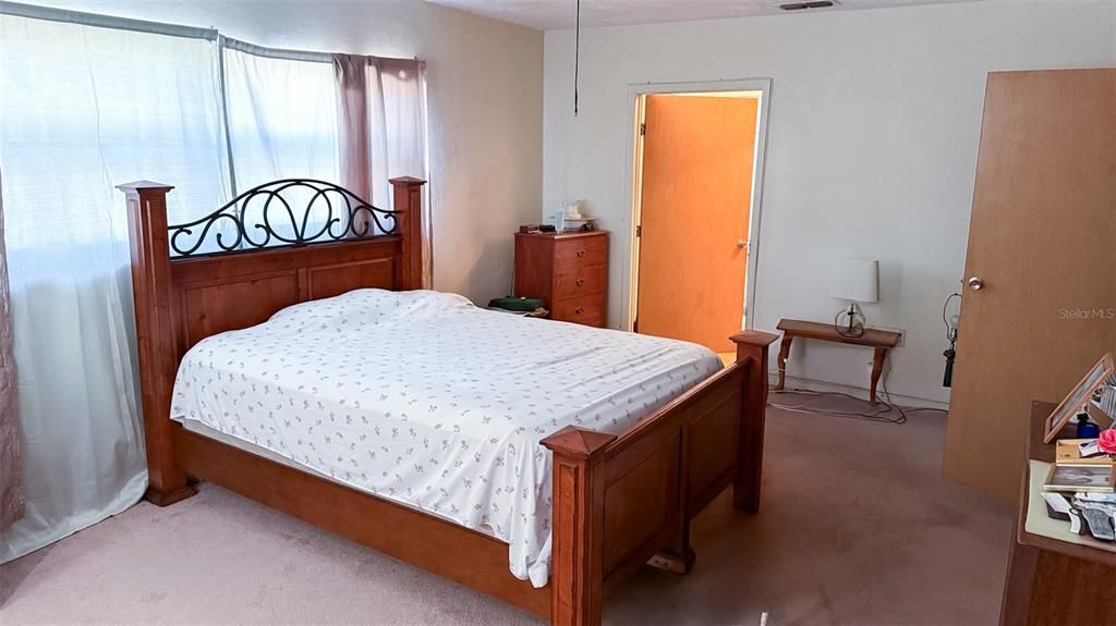 Под контрактом: $560,000 (3 спален, 2 ванн, 2227 Квадратных фут)