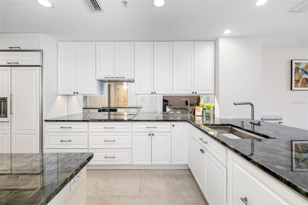 En Venta: $560,000 (2 camas, 2 baños, 1701 Pies cuadrados)