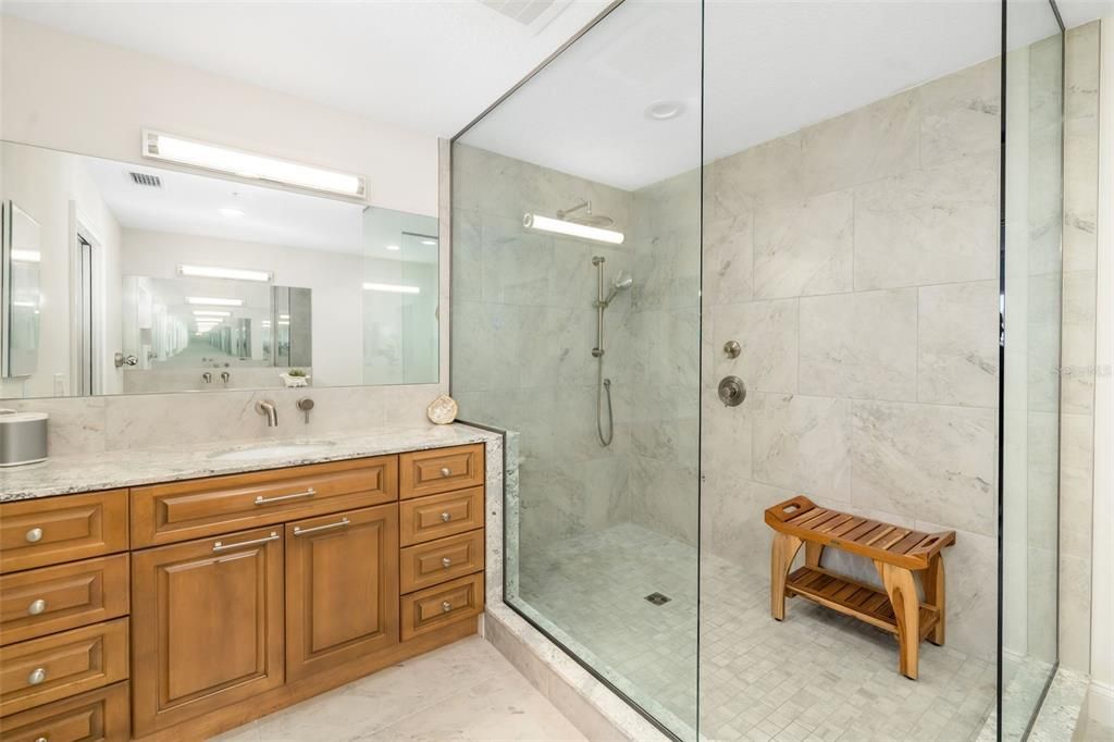 En Venta: $560,000 (2 camas, 2 baños, 1701 Pies cuadrados)