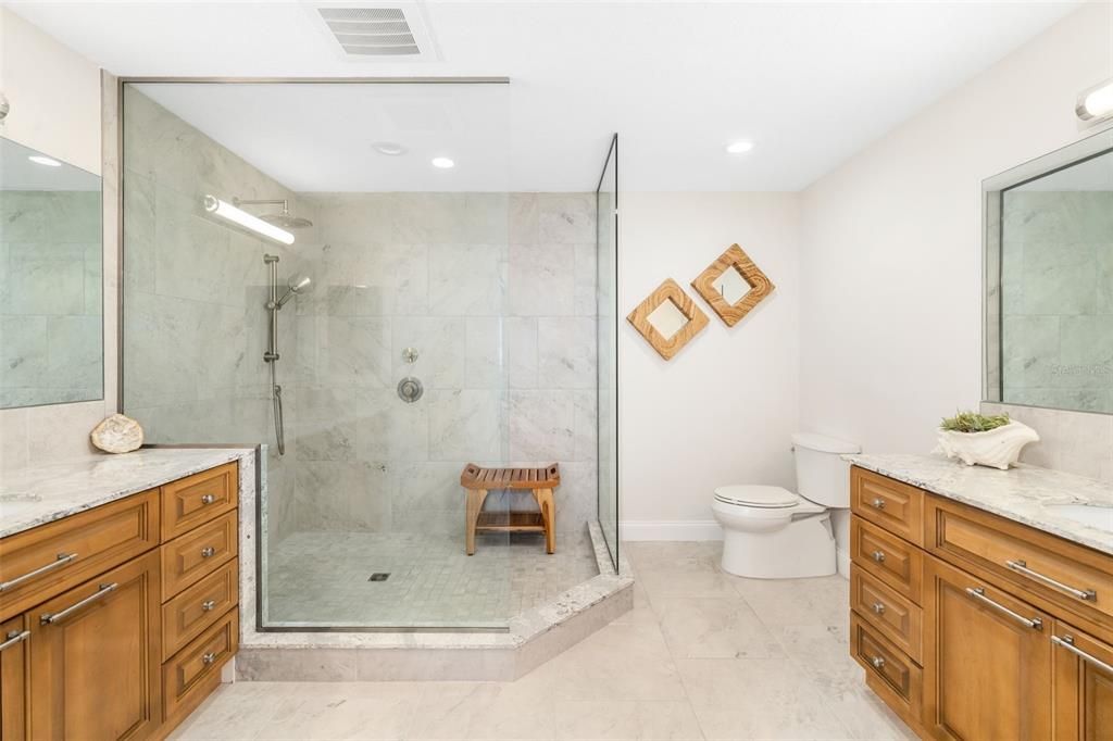 En Venta: $560,000 (2 camas, 2 baños, 1701 Pies cuadrados)