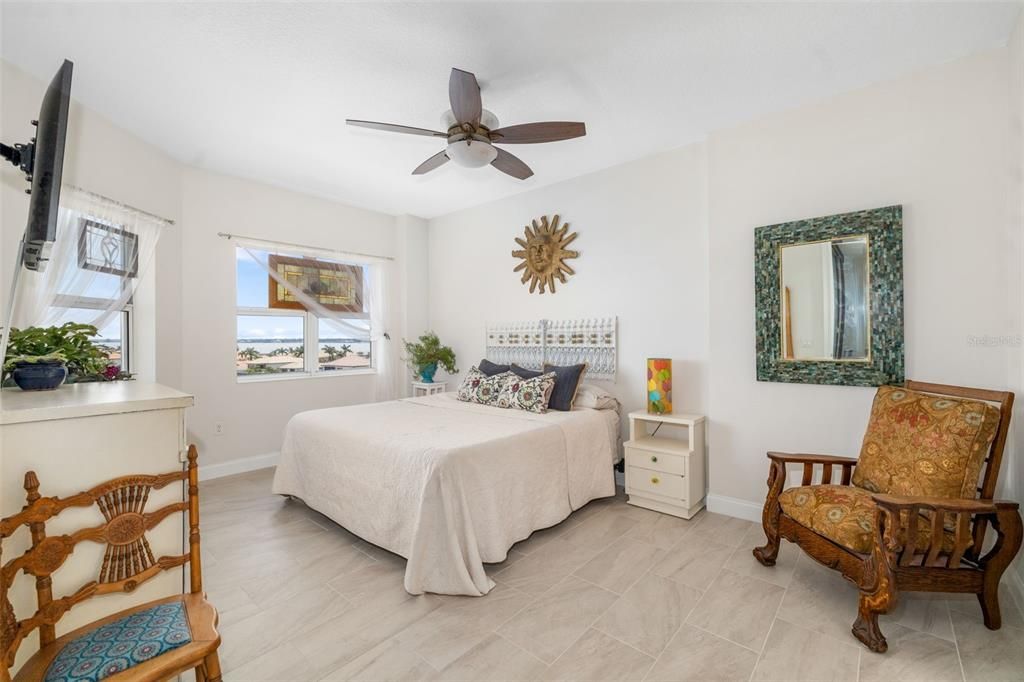 En Venta: $560,000 (2 camas, 2 baños, 1701 Pies cuadrados)