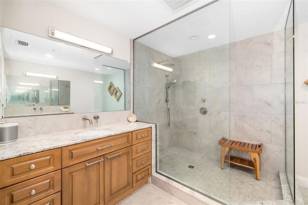 En Venta: $560,000 (2 camas, 2 baños, 1701 Pies cuadrados)