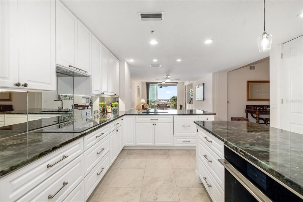 En Venta: $560,000 (2 camas, 2 baños, 1701 Pies cuadrados)