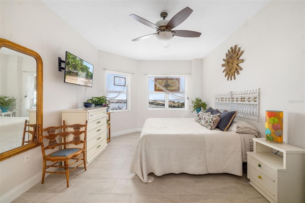 En Venta: $560,000 (2 camas, 2 baños, 1701 Pies cuadrados)