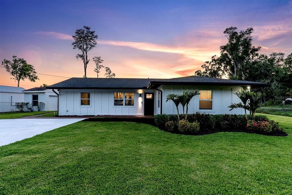 For Sale: $799,000 (3 beds, 2 baths, 1990 Square Feet)