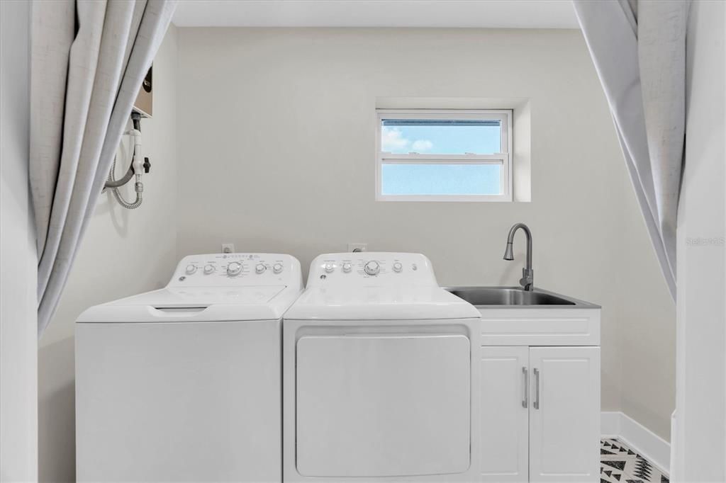 For Sale: $799,000 (3 beds, 2 baths, 1990 Square Feet)