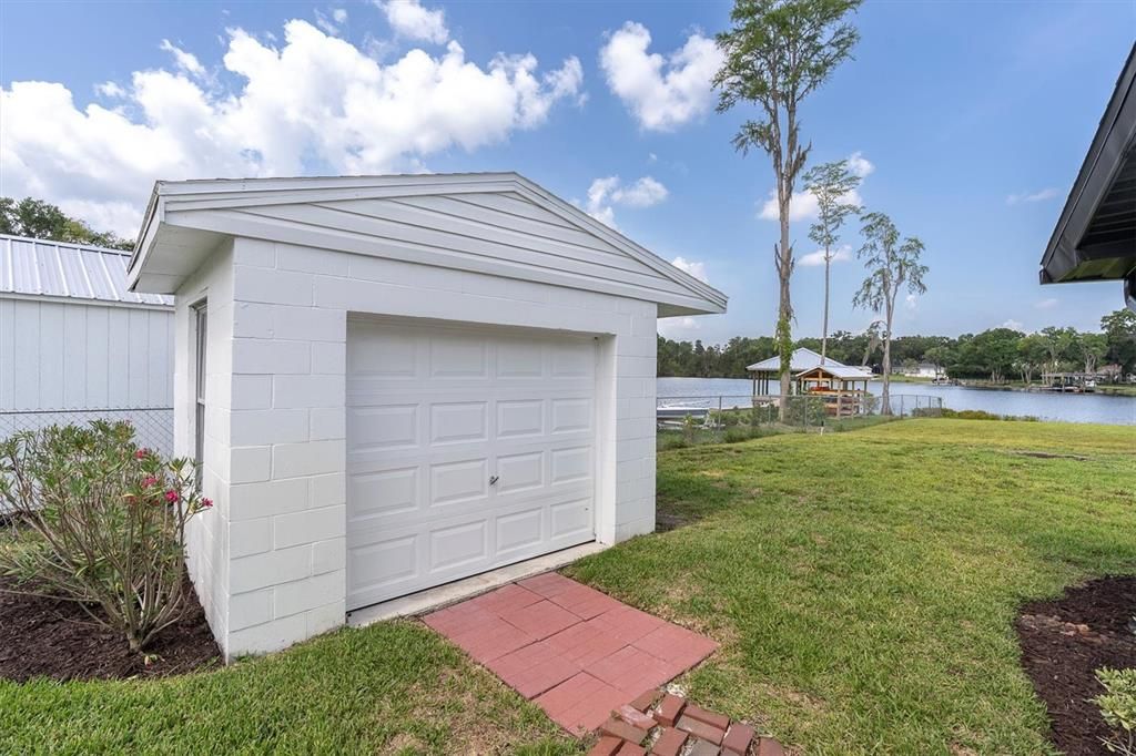 For Sale: $799,000 (3 beds, 2 baths, 1990 Square Feet)