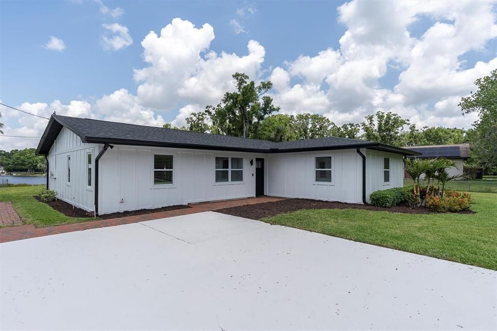 For Sale: $799,000 (3 beds, 2 baths, 1990 Square Feet)