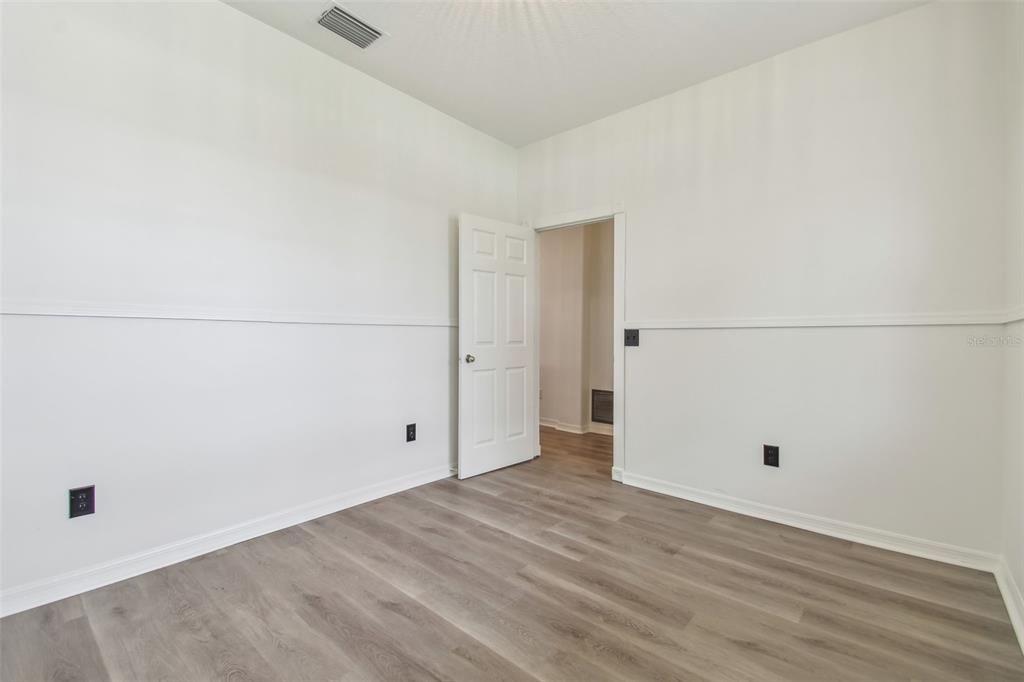 合同活跃: $345,000 (3 贝兹, 2 浴室, 1126 平方英尺)