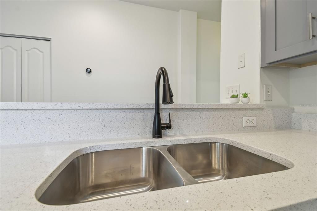 合同活跃: $345,000 (3 贝兹, 2 浴室, 1126 平方英尺)